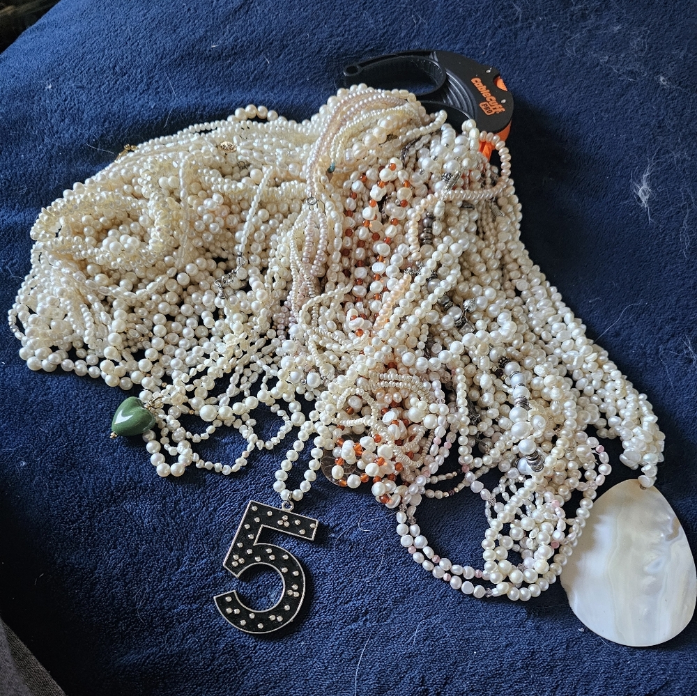 Beautiful gorgeous amount of pearl necklaces